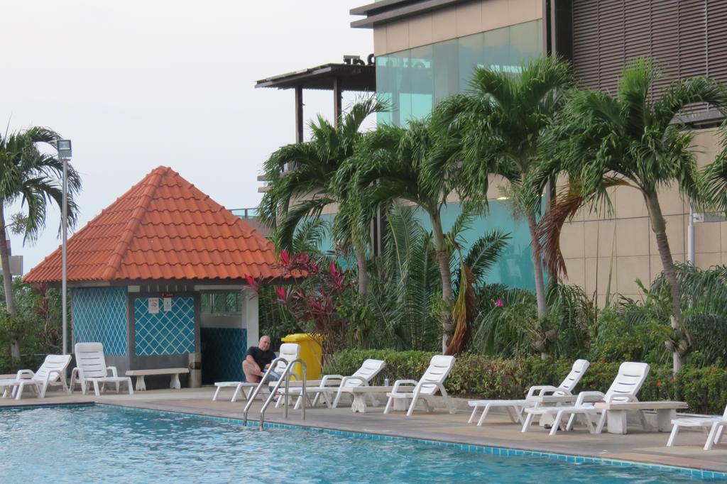 View Talay 6 Suite Apartments Pattaya Bagian luar foto