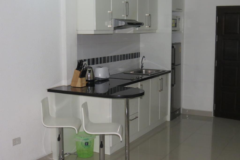View Talay 6 Suite Apartments Pattaya Bagian luar foto