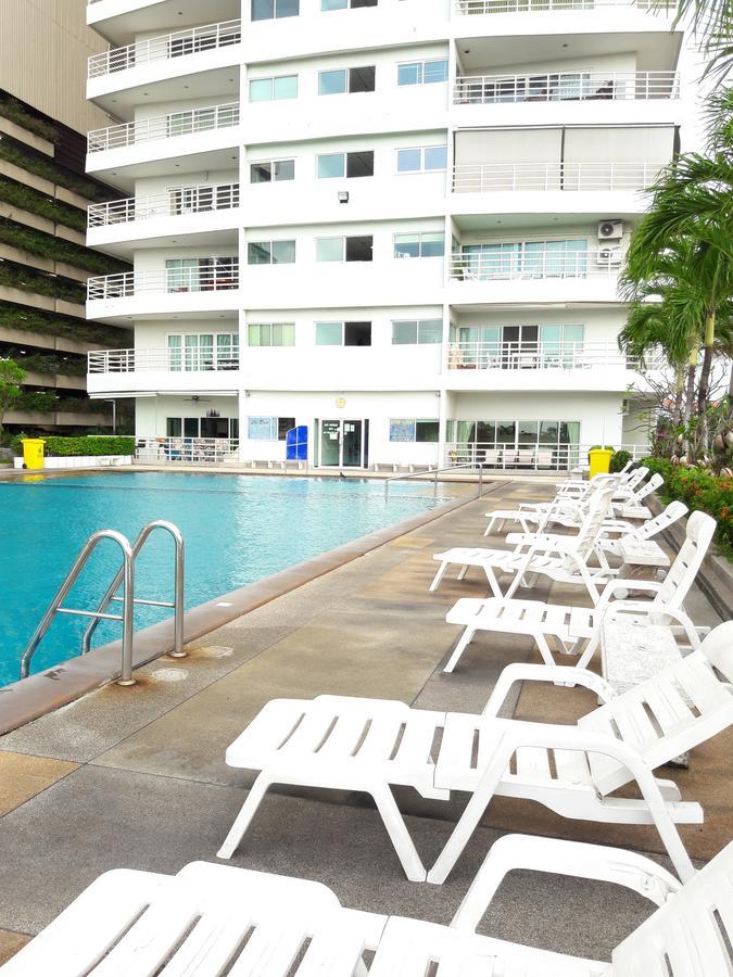View Talay 6 Suite Apartments Pattaya Bagian luar foto